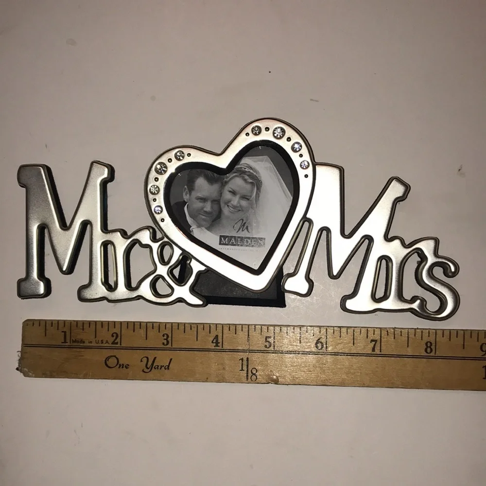 NWOT Mr & Mrs Picture Frame